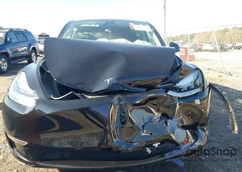 2022 Tesla Model Y Long Range Dual Motor All-Wheel Drive z USA, uszkodzony, nr VIN 7SAYGDEE0NA007100